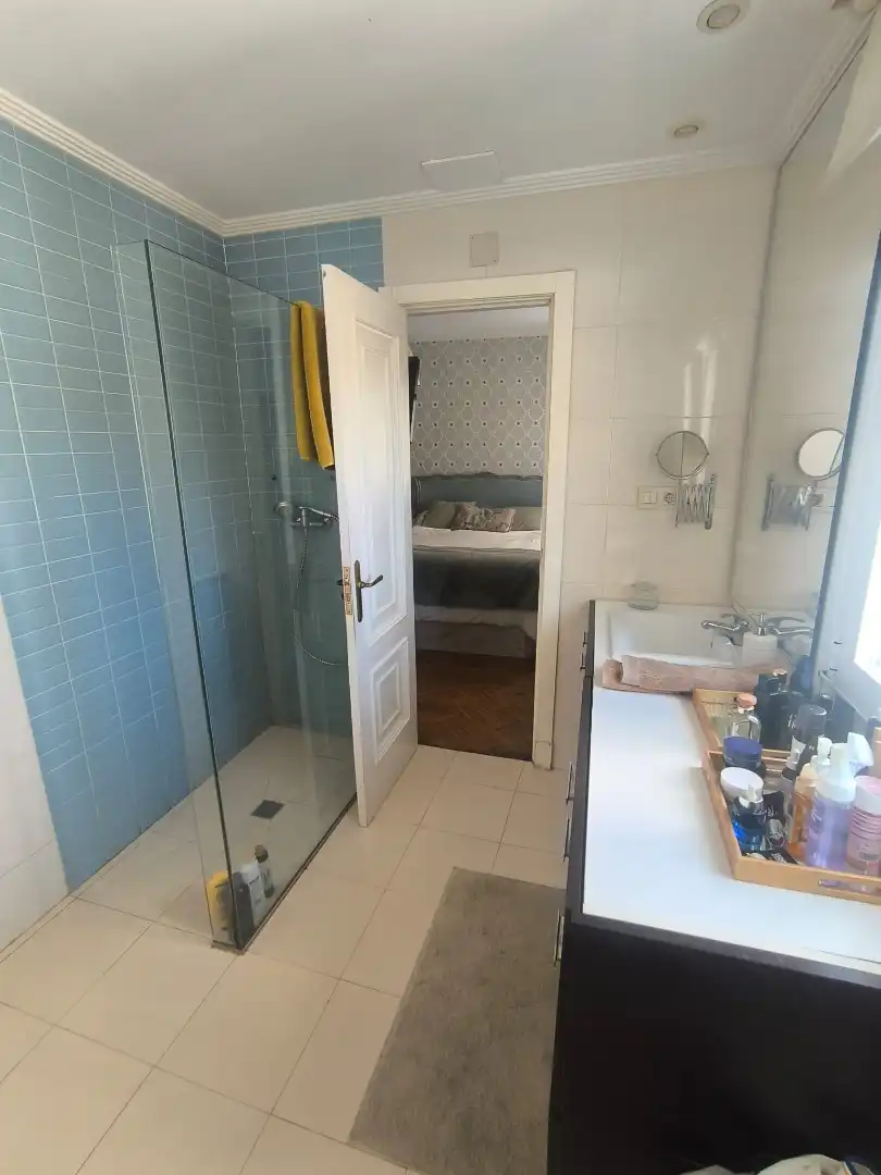 Baño de Piso en venta en Pontevedra Capital  con Calefacción, Parquet y Horno
