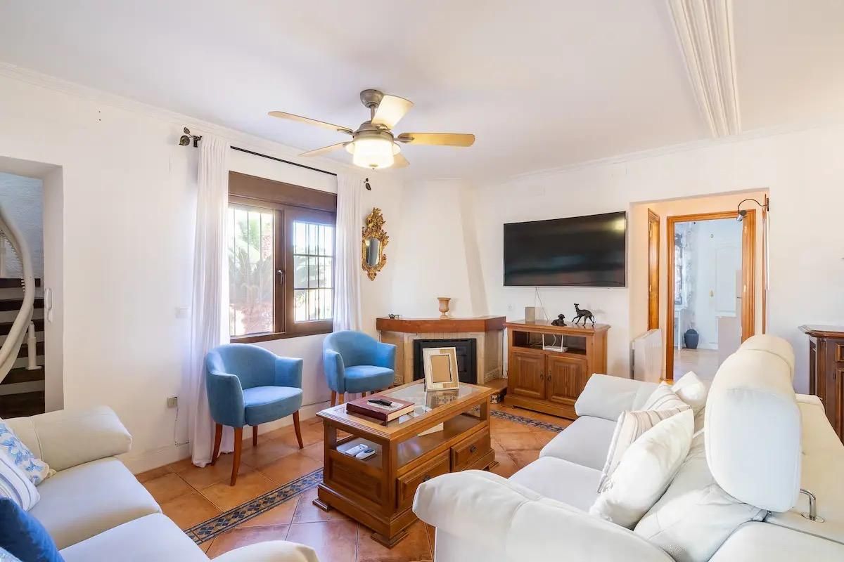 Sala d'estar de Casa o xalet de lloguer en Torrevieja amb Aire condicionat, Calefacció i Jardí privat