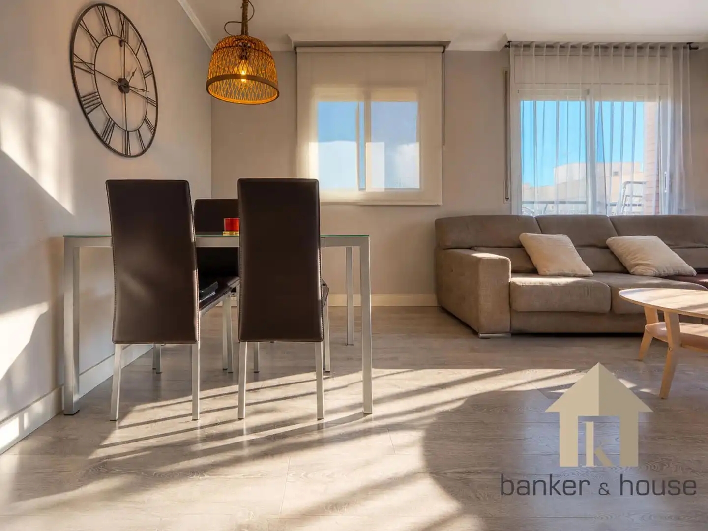 Wohnzimmer von Dachboden zum Verkauf in Barcelona mit Klimaanlage, Heizung und Terrasse