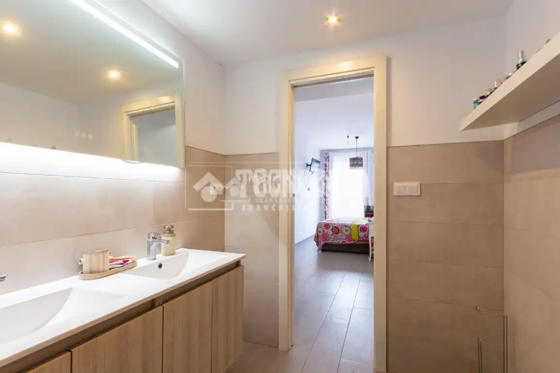 Bany de Pis en venda en Vélez-Málaga amb Aire condicionat, Terrassa i Piscina comunitària