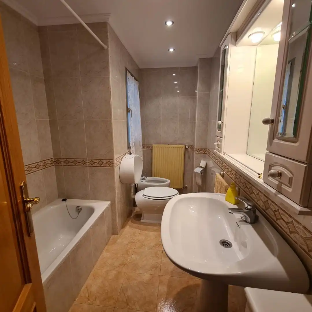 Piso de alquiler en Avenida Cantabria, Reyes Católicos