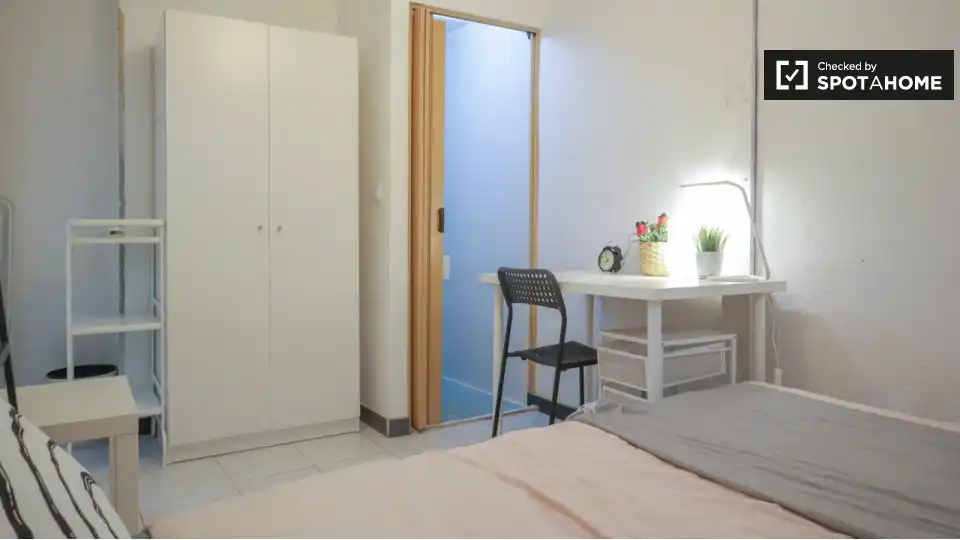 Room in Opañel