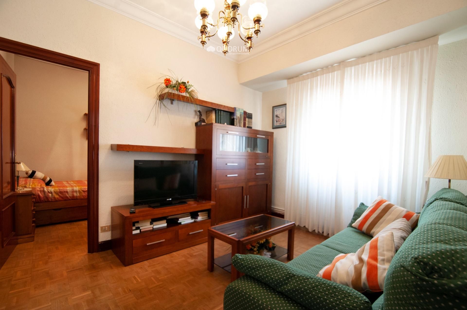 Living room of Flat for sale in Bilbao   with Heating and Parquet flooring