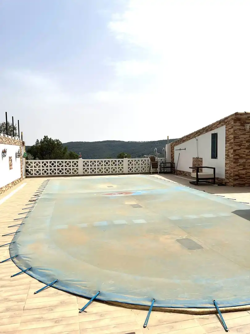 Schwimmbecken von Haus oder Chalet zum Verkauf in Mula mit Privatgarten, Terrasse und Abstellraum