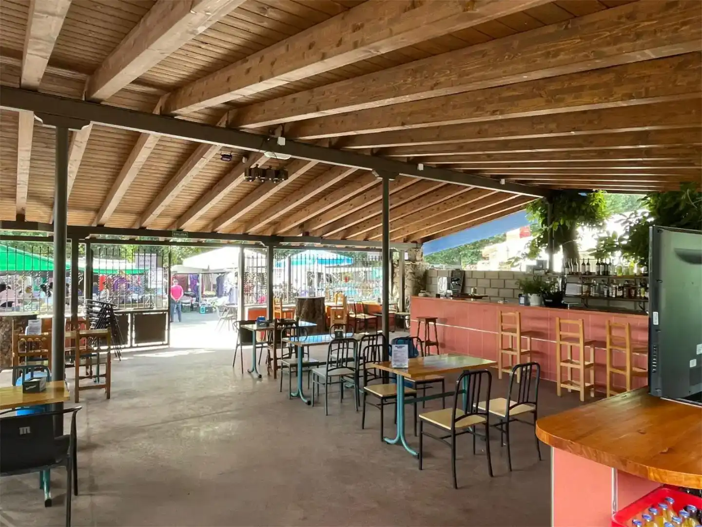 Terraza de Local de alquiler en Navaluenga con Amueblado