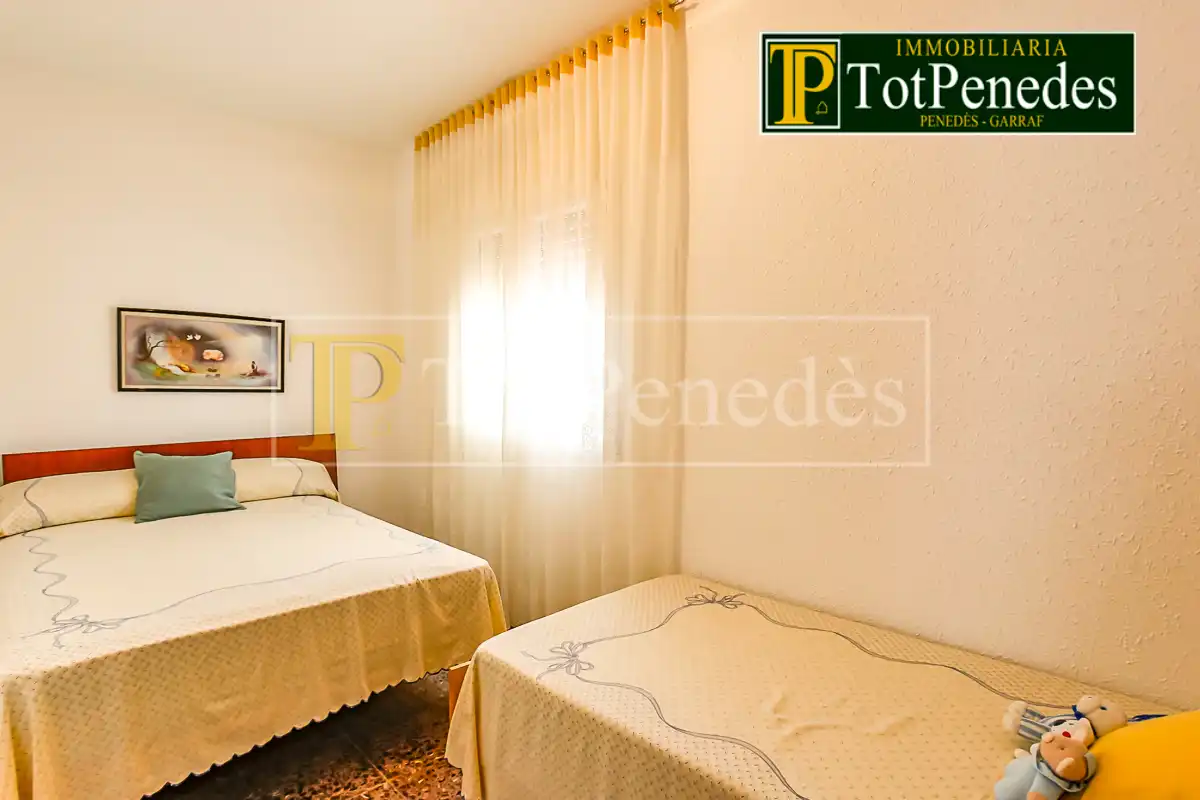 Schlafzimmer von Haus oder Chalet zum Verkauf in Querol mit Privatgarten, Schwimmbad und Möbliert