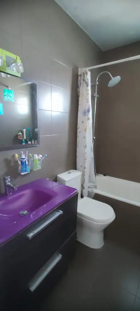 Baño de Casa adosada en venta en Almensilla con Aire acondicionado, Calefacción y Trastero