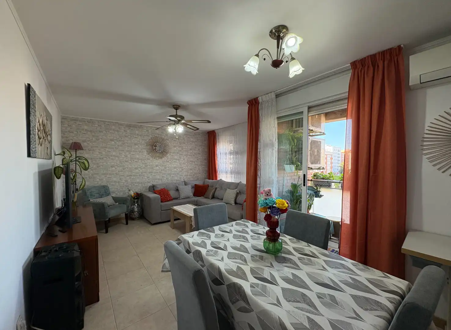 Sala de estar de Piso en venta en Castellón de la Plana / Castelló de la Plana con Aire acondicionado, Calefacción y Horno