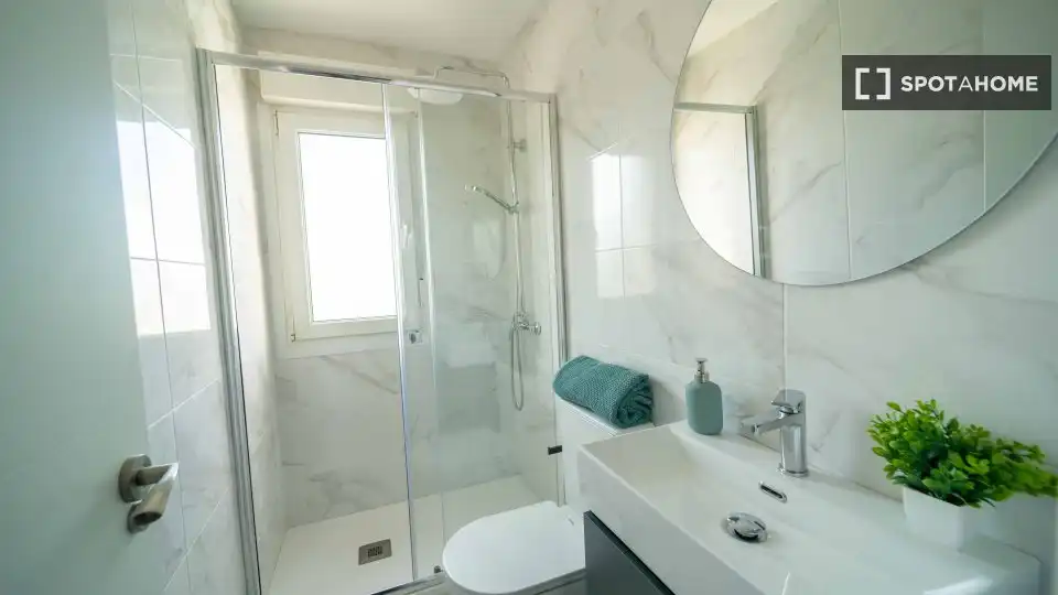 Room in Cuatro Caminos