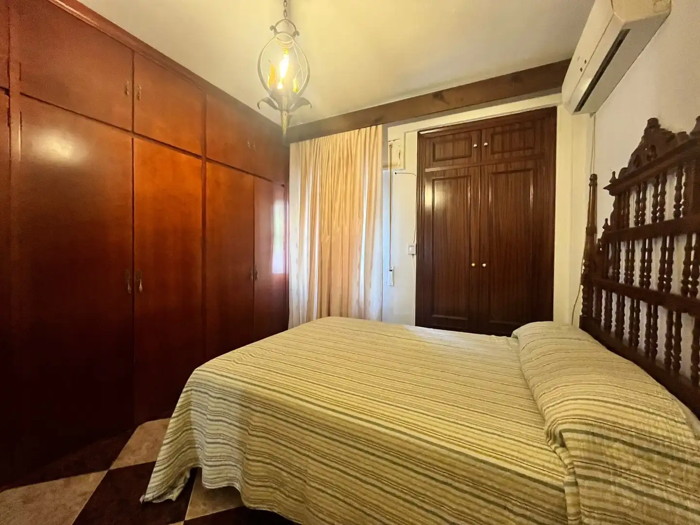 Bedroom of Flat for rent in Sevilla  with Air Conditioner, Furnished and Washing machine
