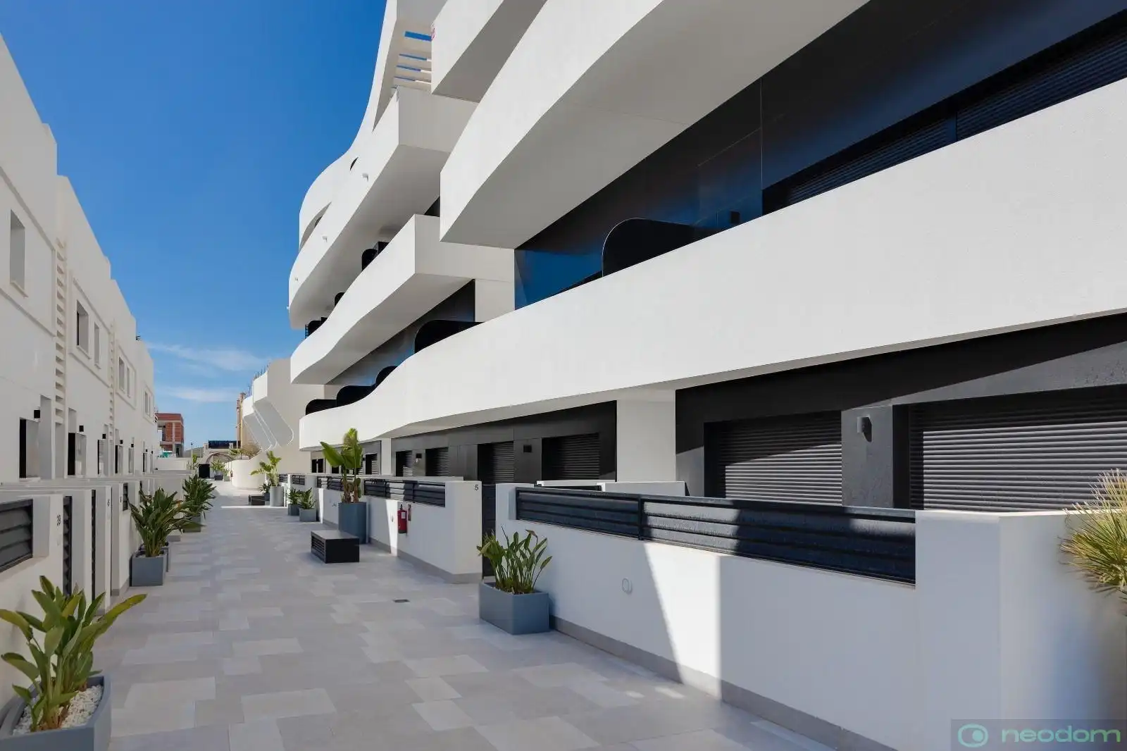 Vista exterior de Dúplex en venta en Guardamar del Segura con Aire acondicionado, Calefacción y Terraza
