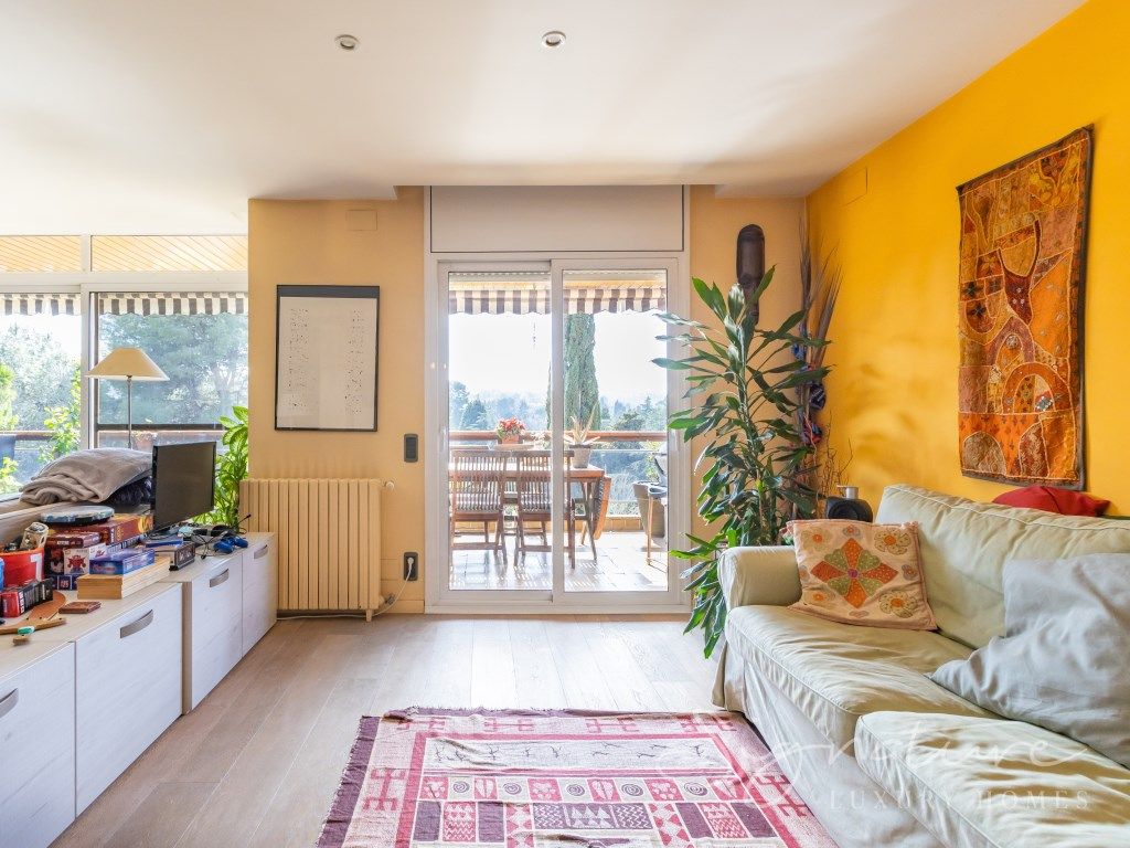 Living room of Attic for sale in Sant Cugat del Vallès  with Air Conditioner