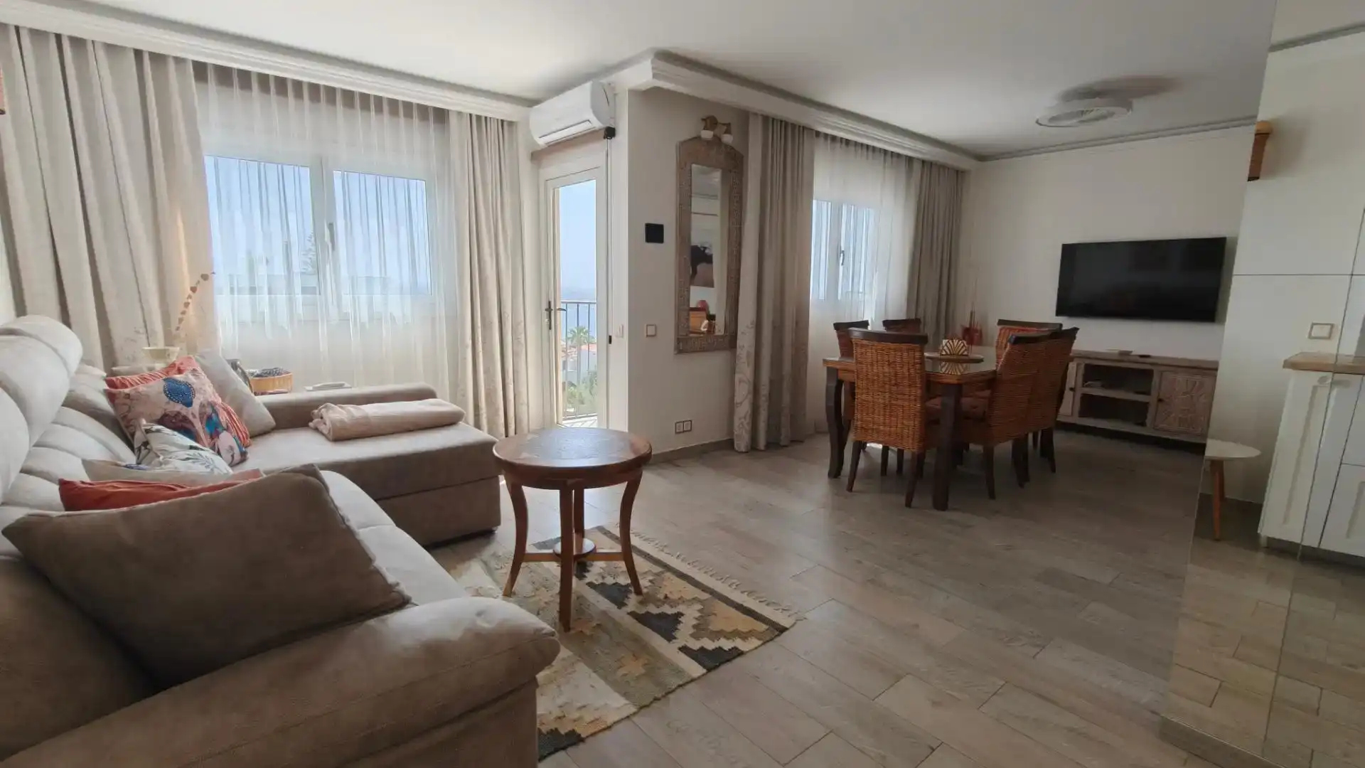 Sala d'estar de Pis en venda en San Bartolomé de Tirajana amb Aire condicionat, Piscina i Balcó