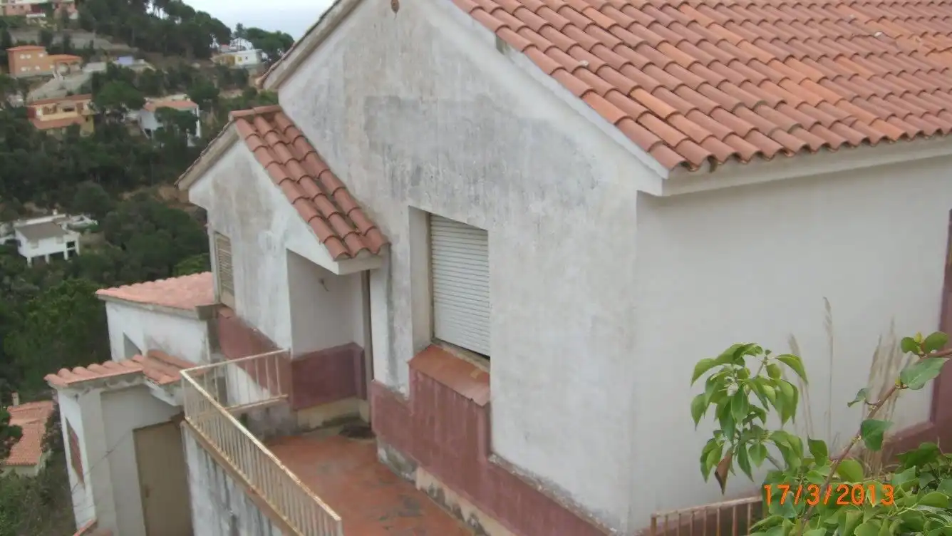 Außenansicht von Haus oder Chalet zum Verkauf in Lloret de Mar mit Privatgarten und Terrasse