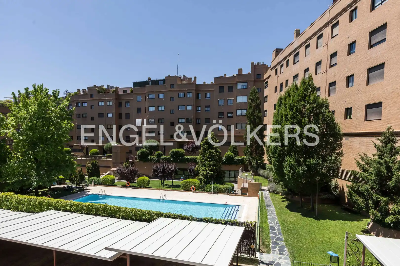 Jardín de Piso en venta en Madrid con Aire acondicionado, Calefacción y Piscina