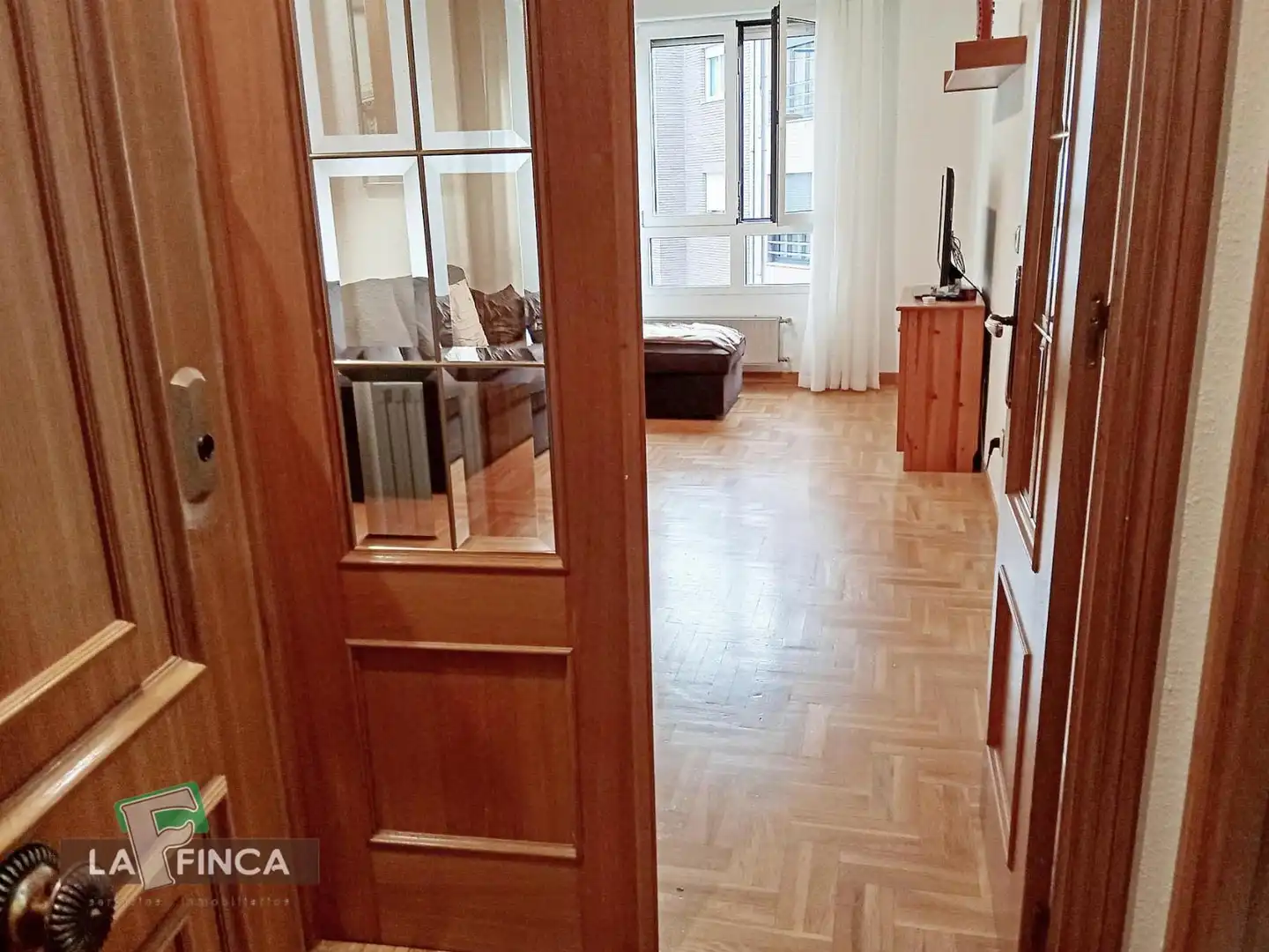 Bedroom of Flat for sale in Oviedo   with Heating, Parquet flooring and Furnished