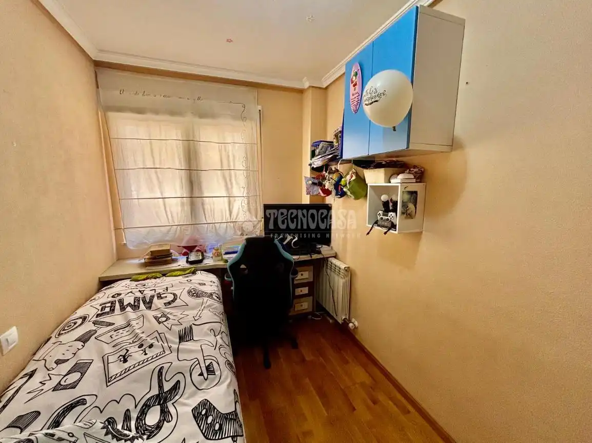 Habitación de Piso en venta en Ávila con Calefacción, Parquet y Trastero