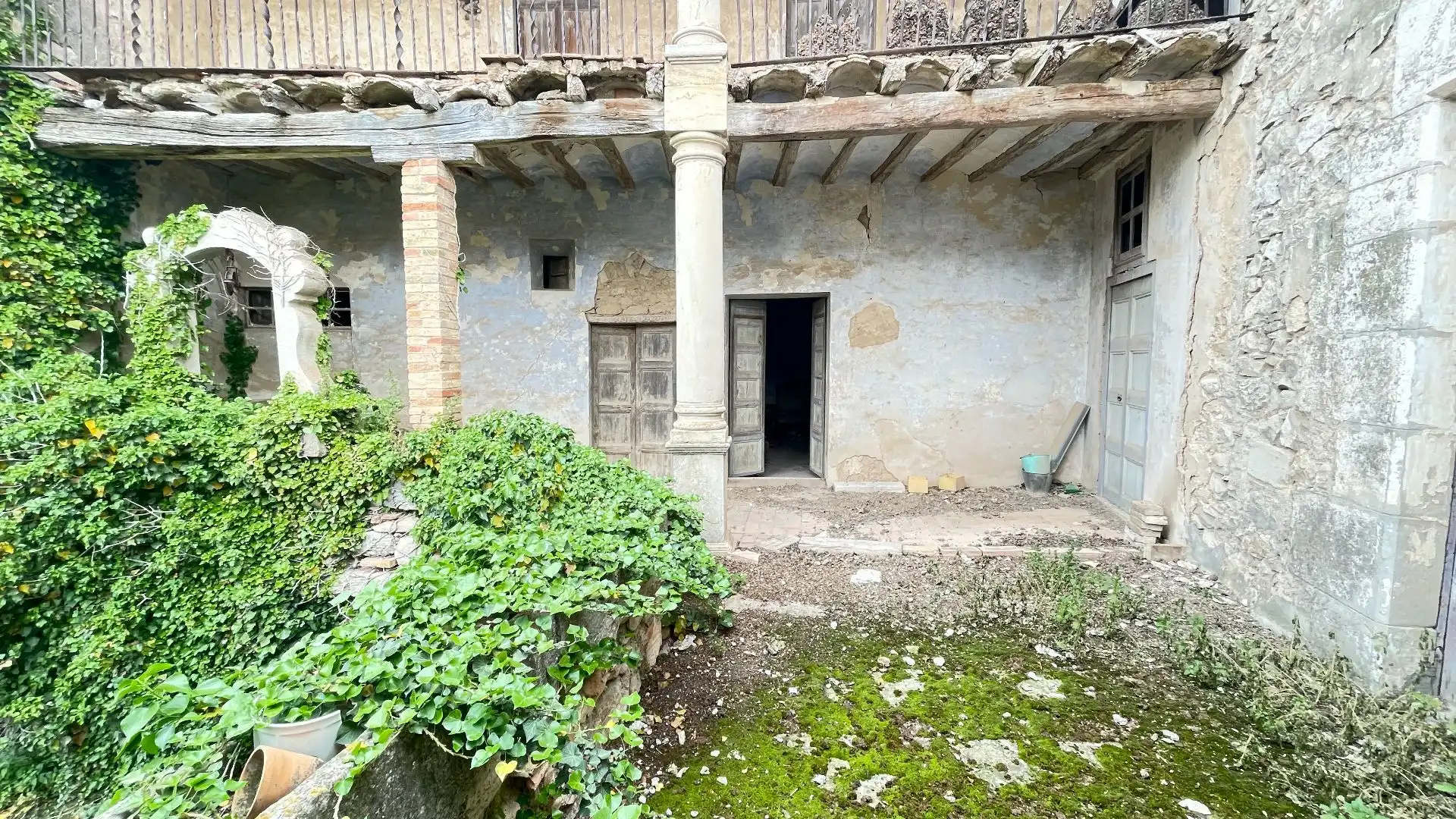 Vista exterior de Finca rústica en venda en Sant Martí de Riucorb