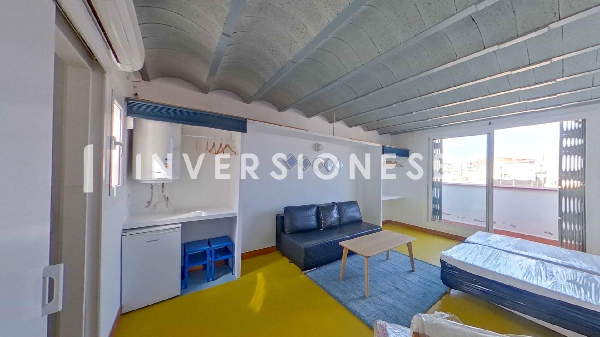 Exterior view of Duplex to rent in  Barcelona Capital  with Air Conditioner, Heating and Terrace
