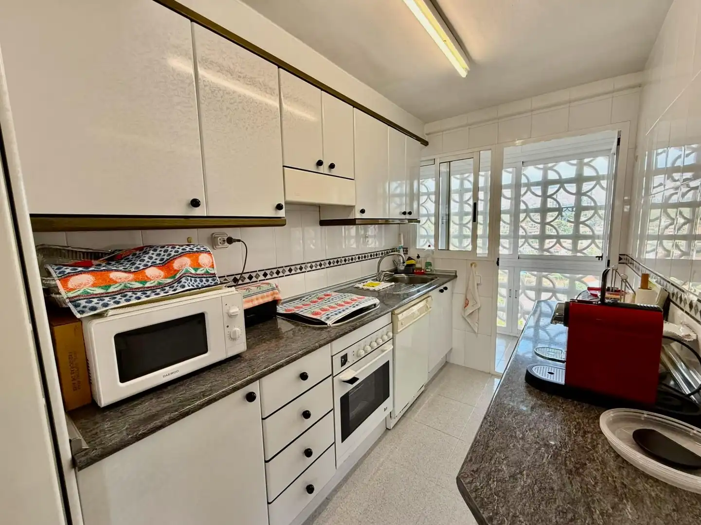 Cuina de Apartament en venda en Benidorm amb Terrassa i Piscina comunitària