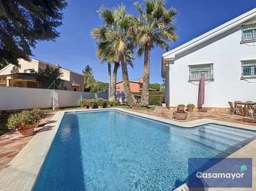 Detached house with pool for sale in Calle de la Encina