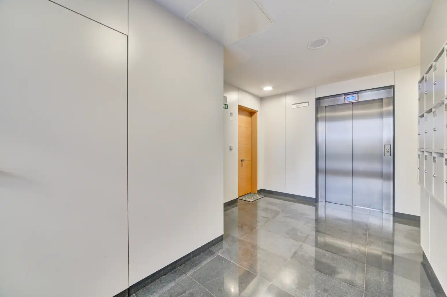 Piso en venta en  Pamplona / Iruña con Calefacción, Terraza y Trastero