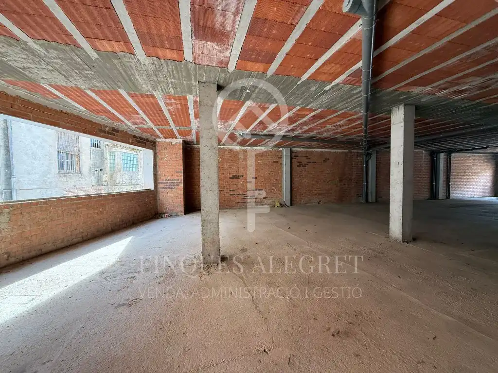 Local comercial en alquiler en Calle Acadèmia General Bàsica
