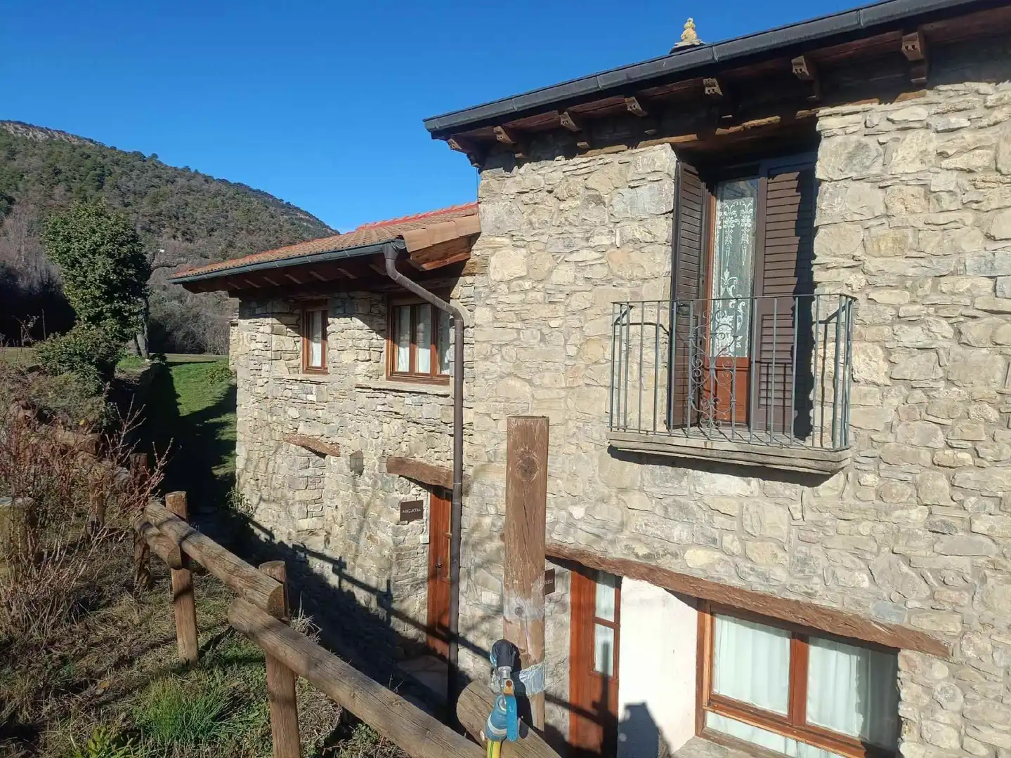 Vista exterior de Casa o xalet en venda en Graus amb Calefacció, Jardí privat i Traster