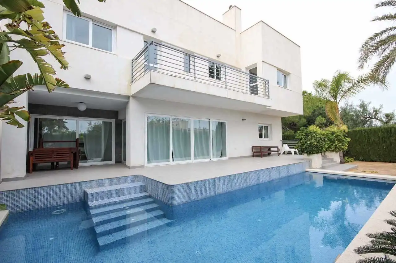 Chalet con piscina en venta en L'Albir