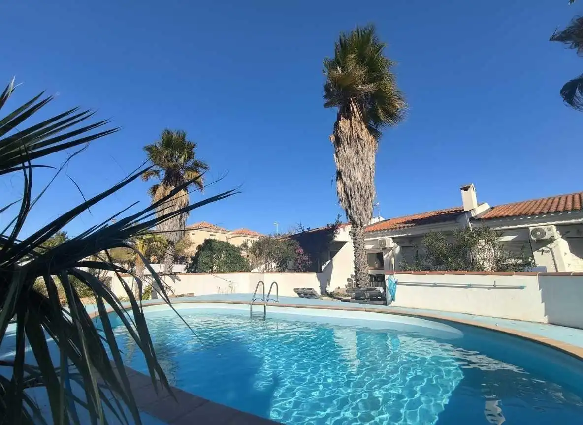 Schwimmbecken von Residential zum Verkauf in Deltebre