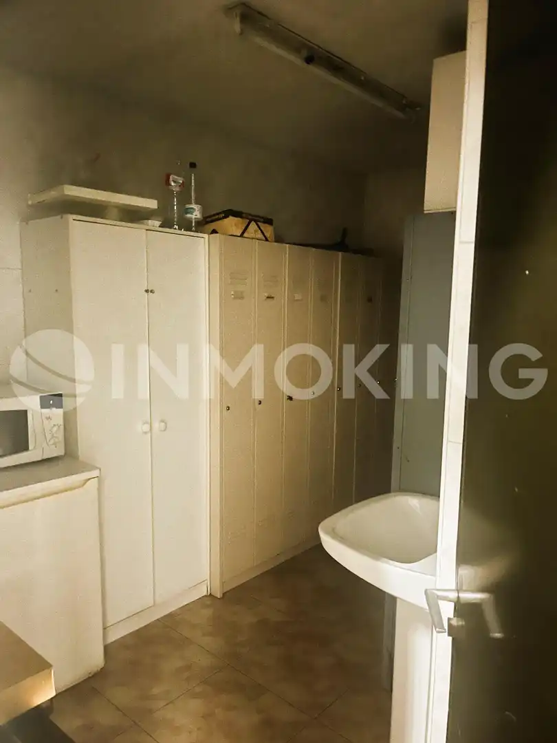 Baño de Nave industrial de alquiler en San Sebastián de los Reyes con Calefacción