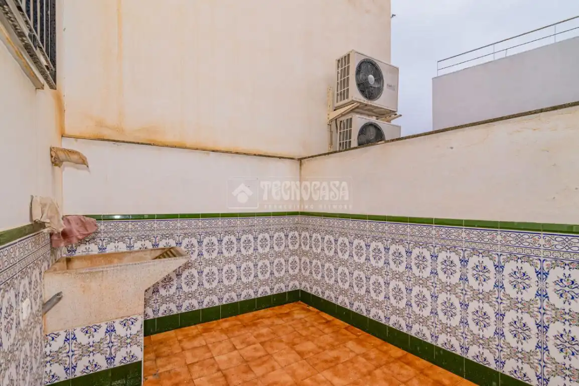 Terrassa de Casa adosada en venda en Loja