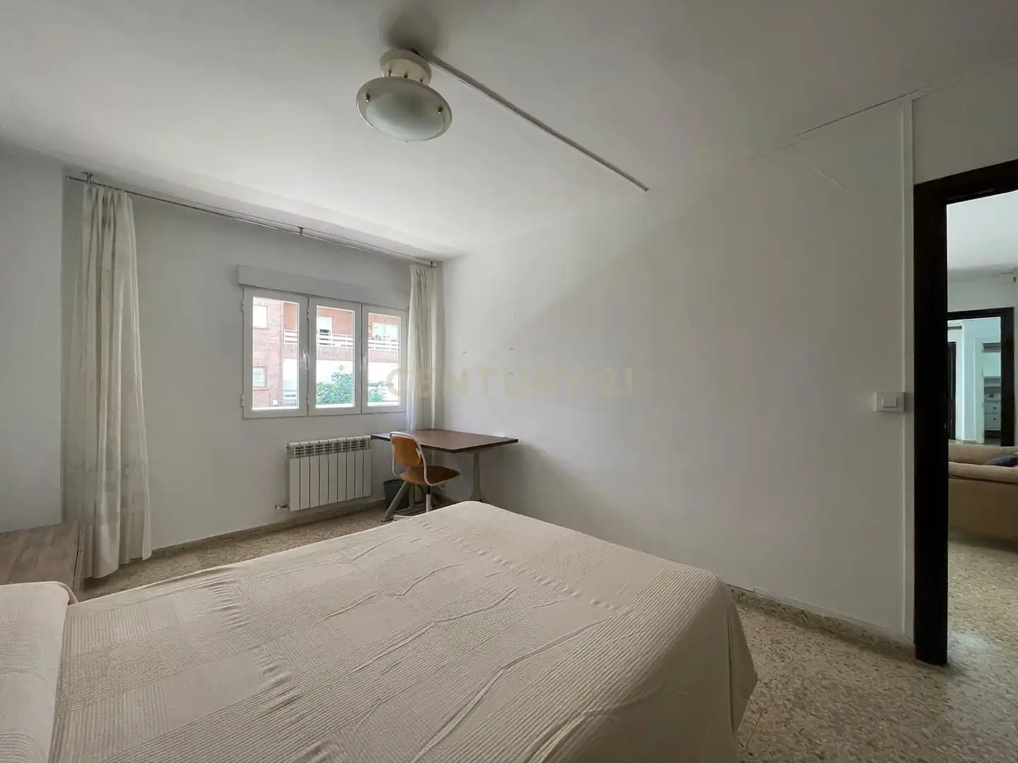 Habitación de Piso de alquiler en Granada con Lavadora, Microondas y TV