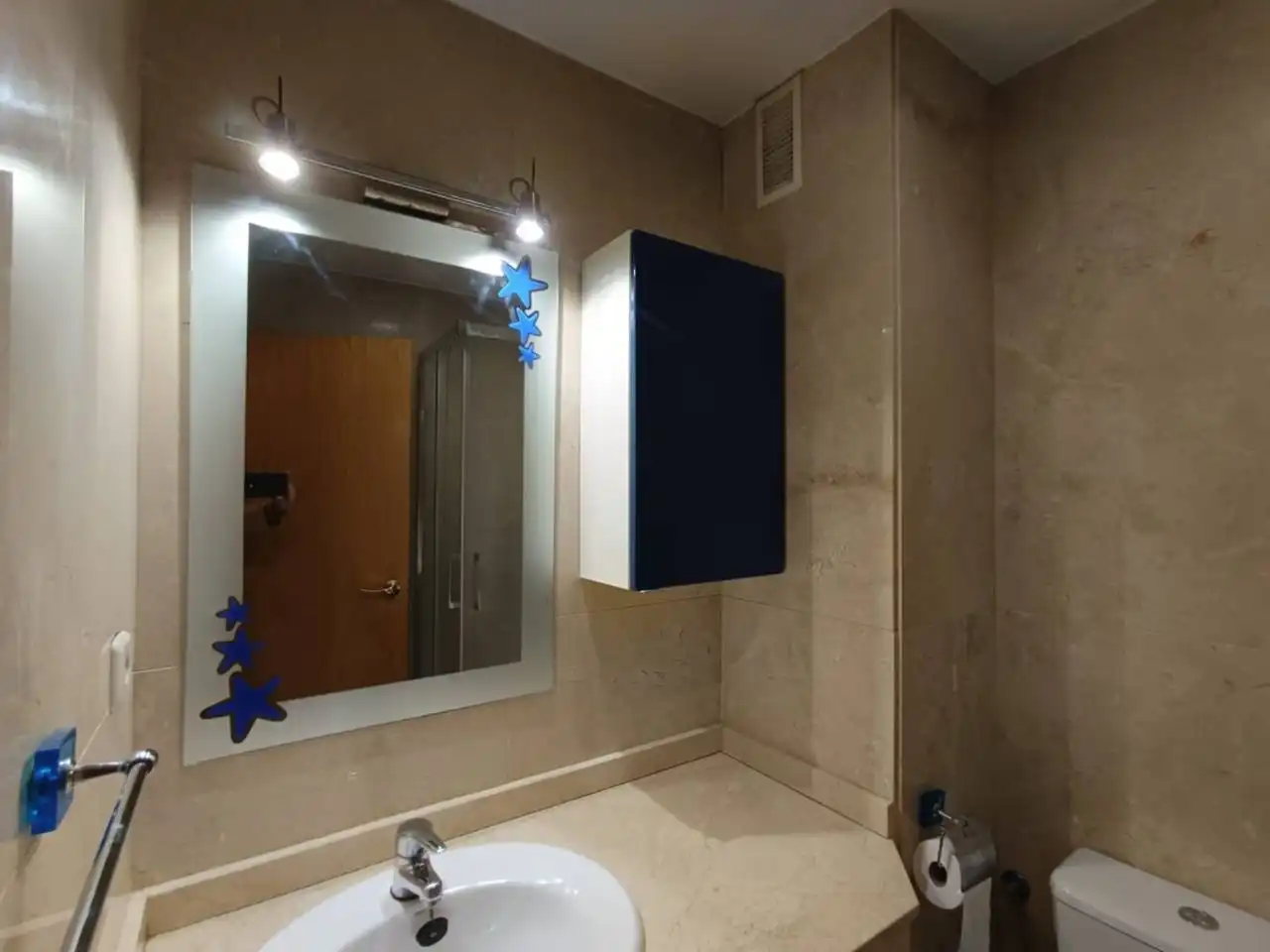 Baño de Apartamento de alquiler en Toledo con Aire acondicionado, Calefacción y Trastero