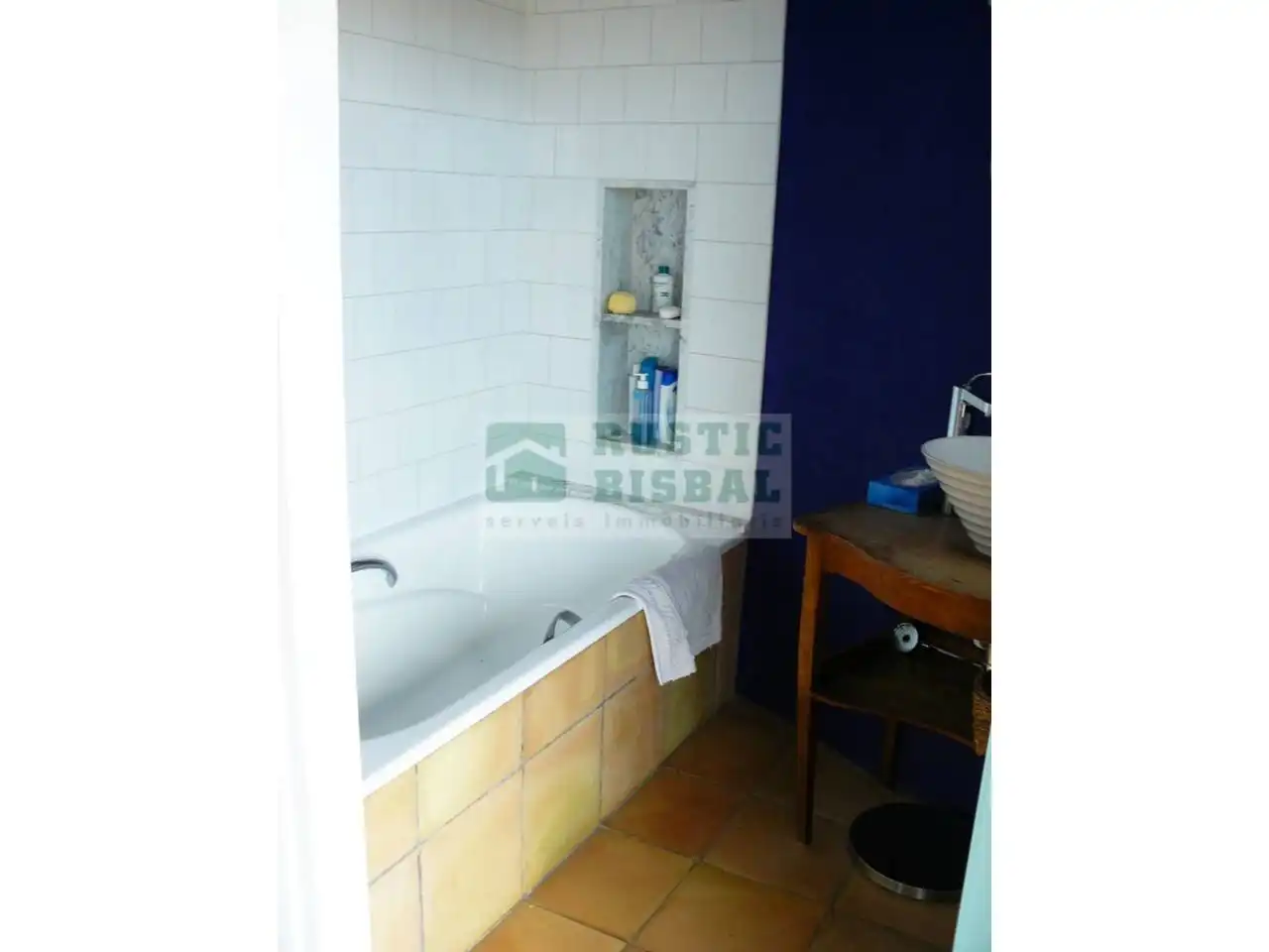 Baño de Finca rústica de alquiler en Madremanya con Calefacción, Jardín privado y Terraza