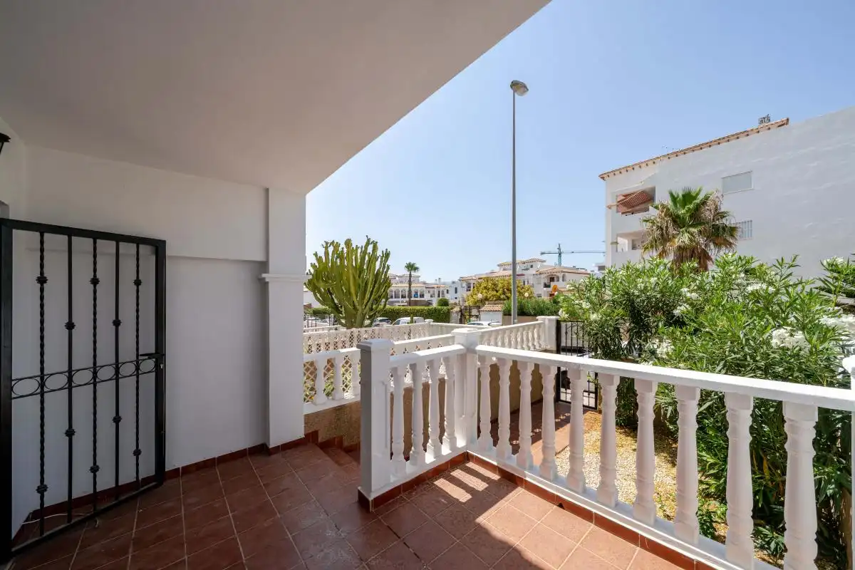 Terrassa de Casa adosada en venda en Orihuela amb Aire condicionat, Calefacció i Piscina