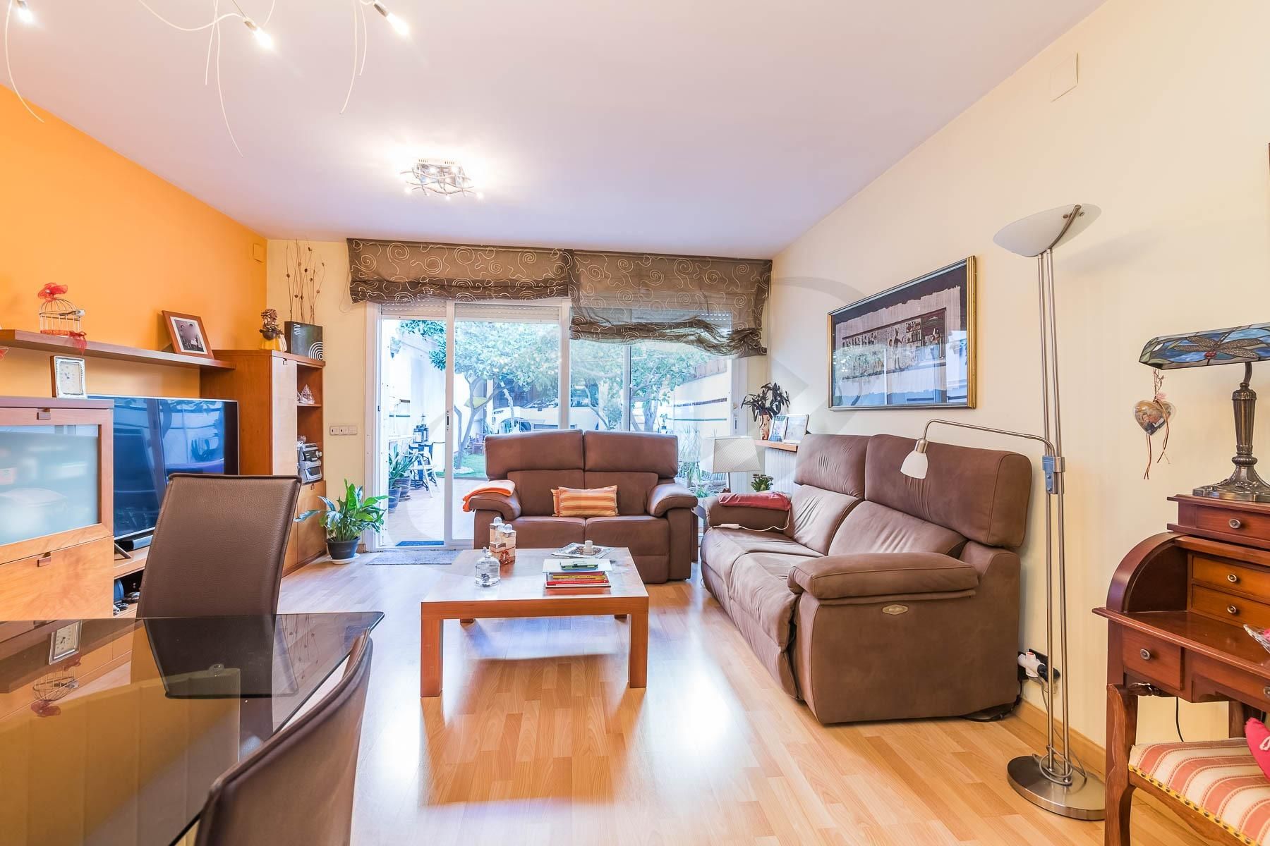 Sala d'estar de Casa o xalet en venda en Sabadell amb Aire condicionat, Calefacció i Jardí privat