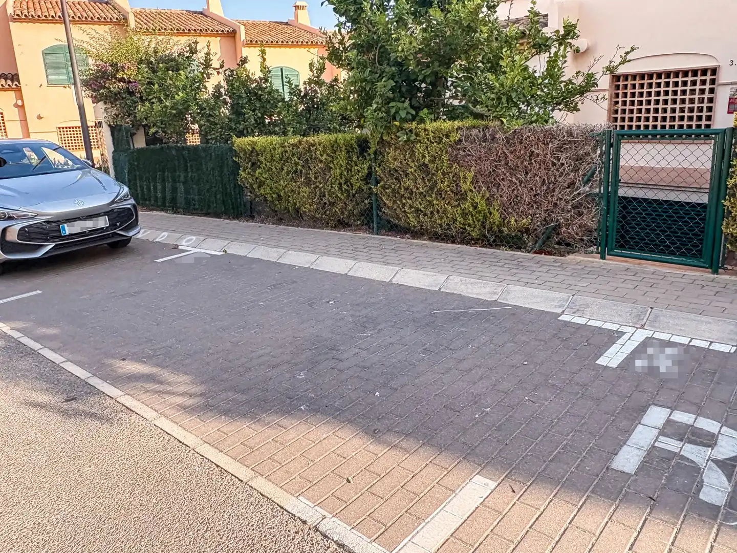 Aparcament de Casa adosada en venda en Finestrat amb Aire condicionat, Calefacció i Jardí privat