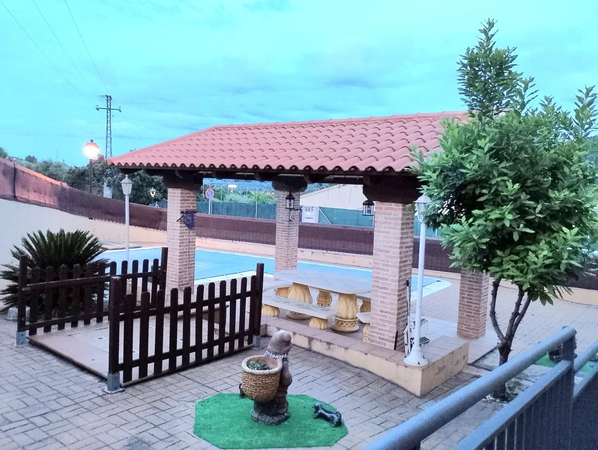 Swimming pool of Single-family semi-detached for sale in San Martín de Valdeiglesias  with Air Conditioner, Heating and Terrace