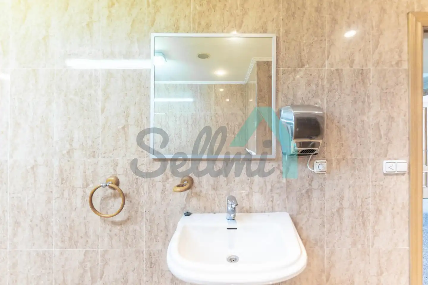 Baño de Piso en venta en Oviedo  con Parquet