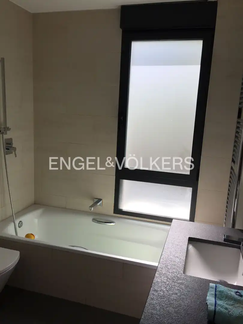 Baño de Casa o chalet de alquiler en Torrelodones con Aire acondicionado, Calefacción y Jardín privado