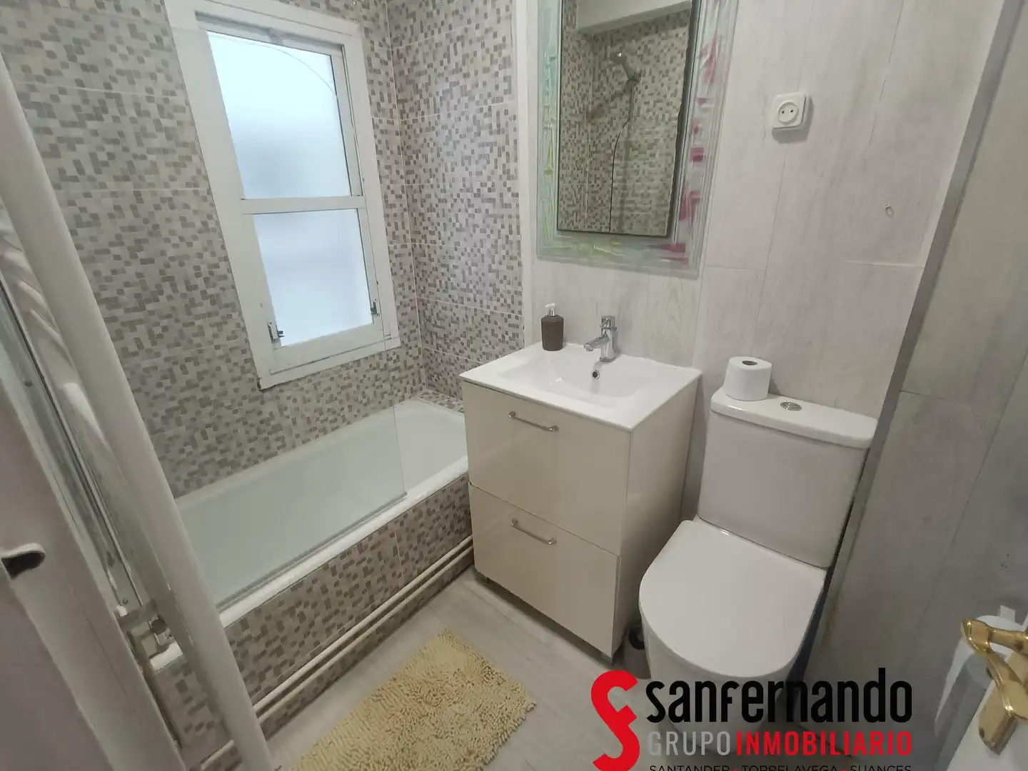 Bathroom of Flat for rent in Santander  with Heating, Furnished and Balcony
