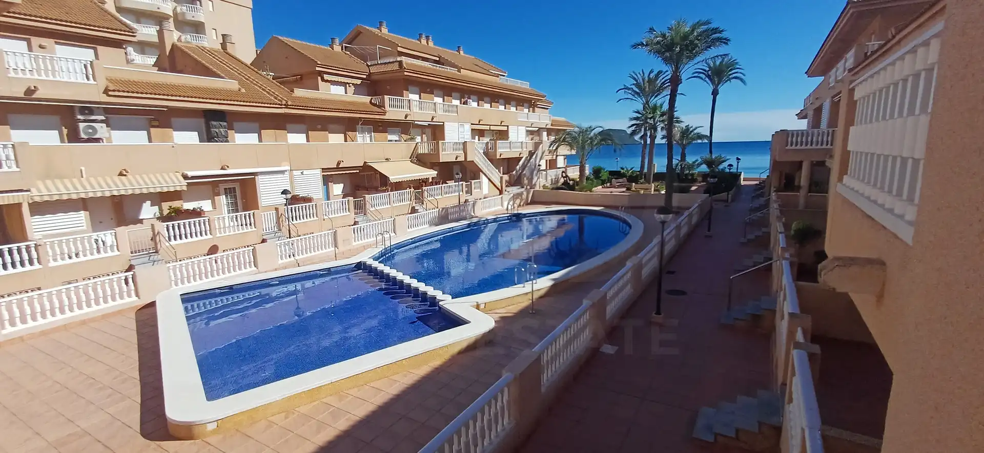 Piscina de Dúplex en venda en La Manga del Mar Menor amb Terrassa i Piscina