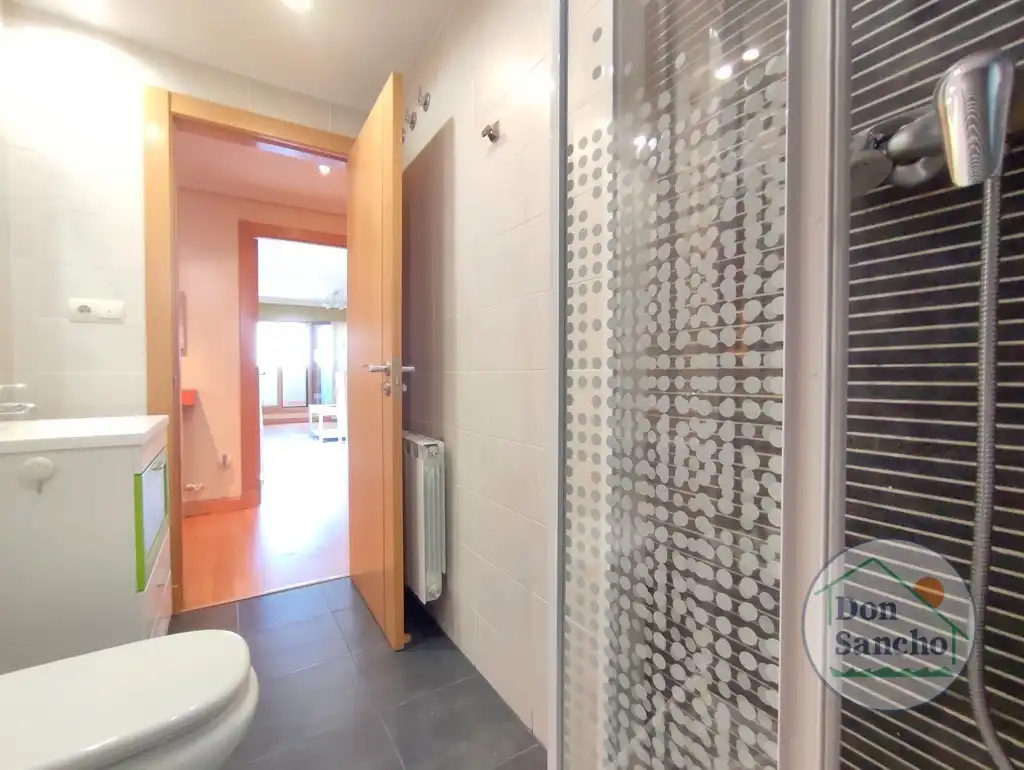 Bathroom of Attic for sale in Valladolid  with Air Conditioner, Heating and Terrace