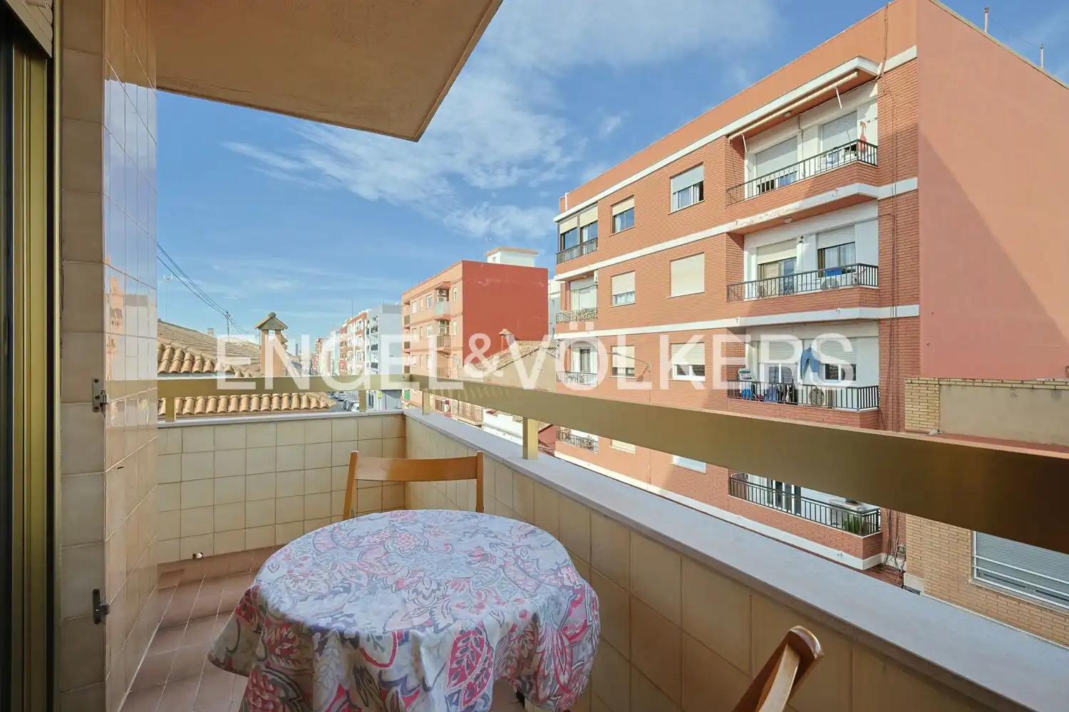 Außenansicht von Wohnung zur Miete in Valencia mit Klimaanlage, Heizung und Möbliert