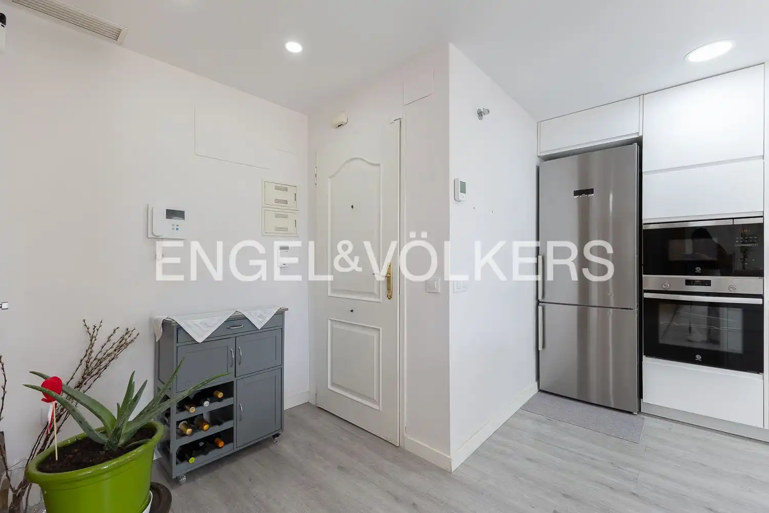 Wohnung zum Verkauf in Valencia mit Klimaanlage, Heizung und Privatgarten