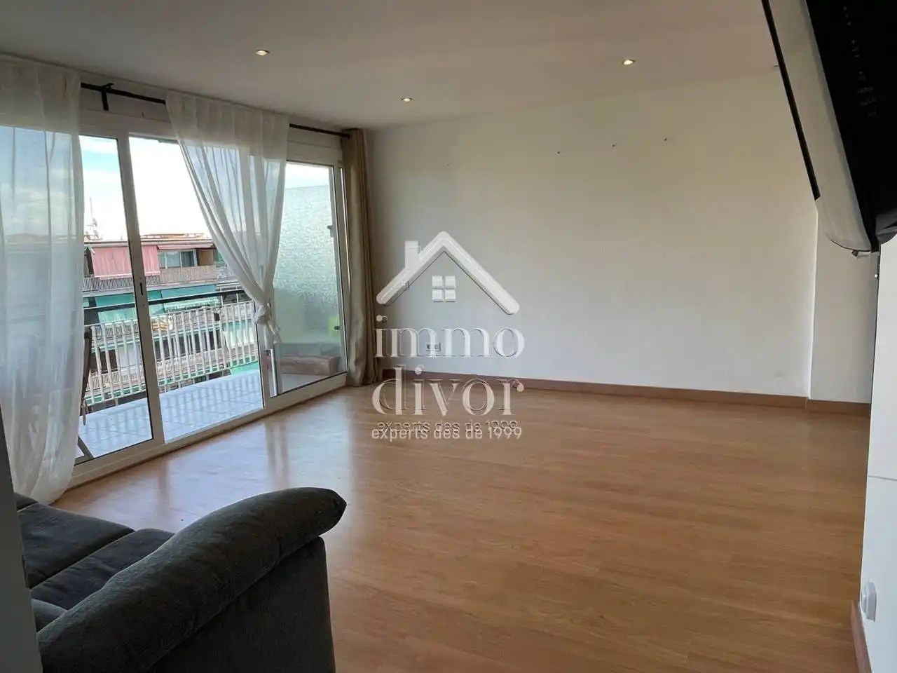 Sala de estar de Piso en venta en Sant Andreu de Llavaneres con Parquet, Terraza y Amueblado