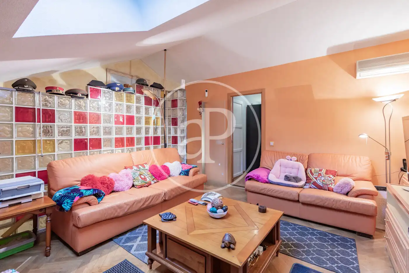 Sala de estar de Casa adosada en venta en San Sebastián de los Reyes con Aire acondicionado, Calefacción y Jardín privado