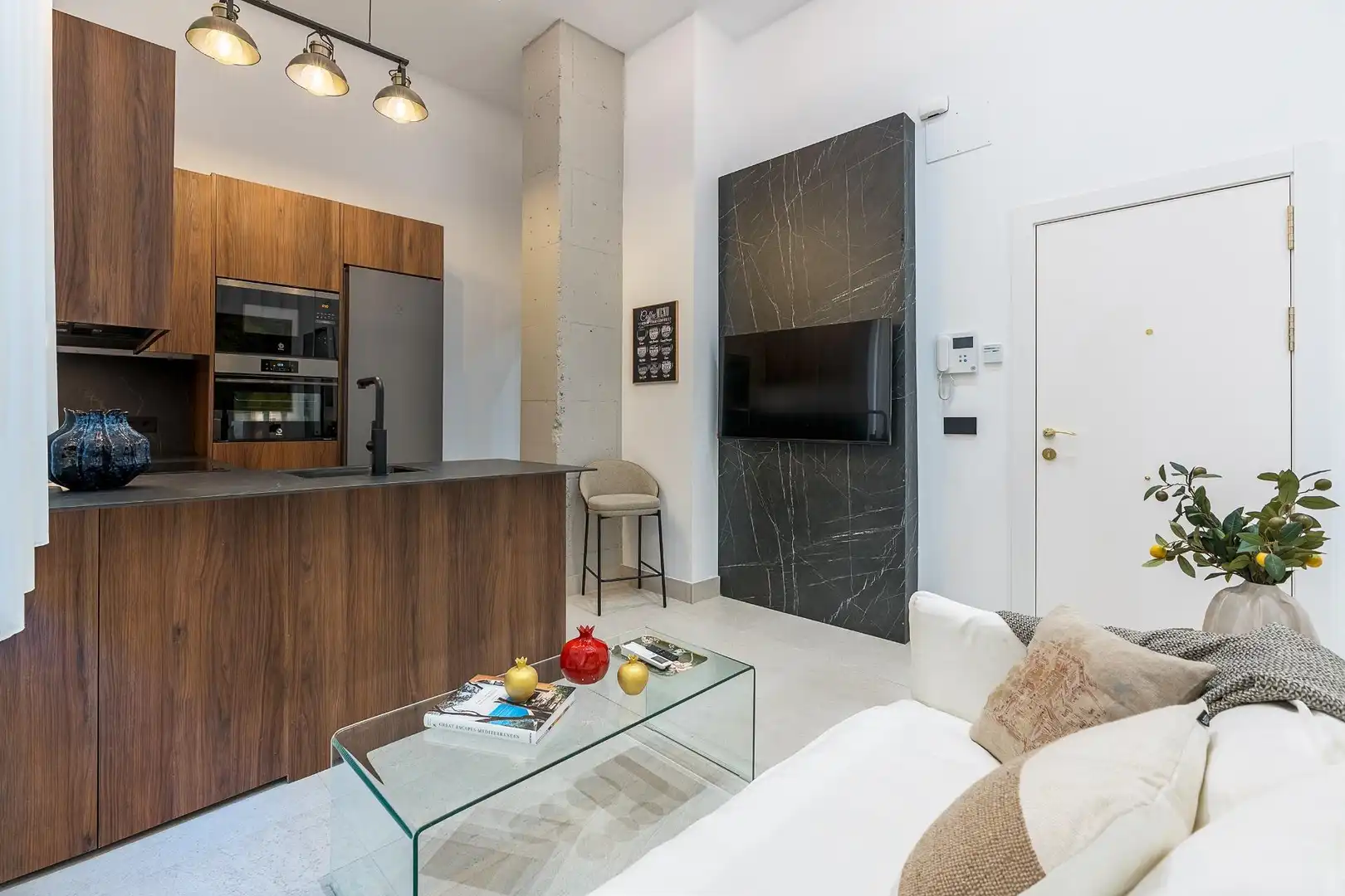 Living room of Ground floor for sale in Granada  with Air Conditioner, Private garden and Furnished