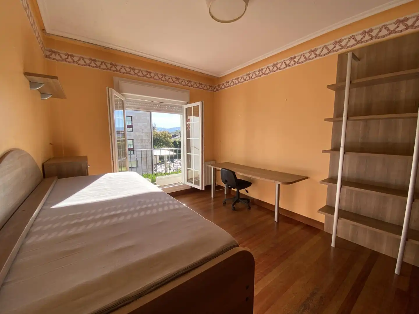 Habitación de Casa adosada en venta en Loiu con Calefacción, Jardín privado y Terraza